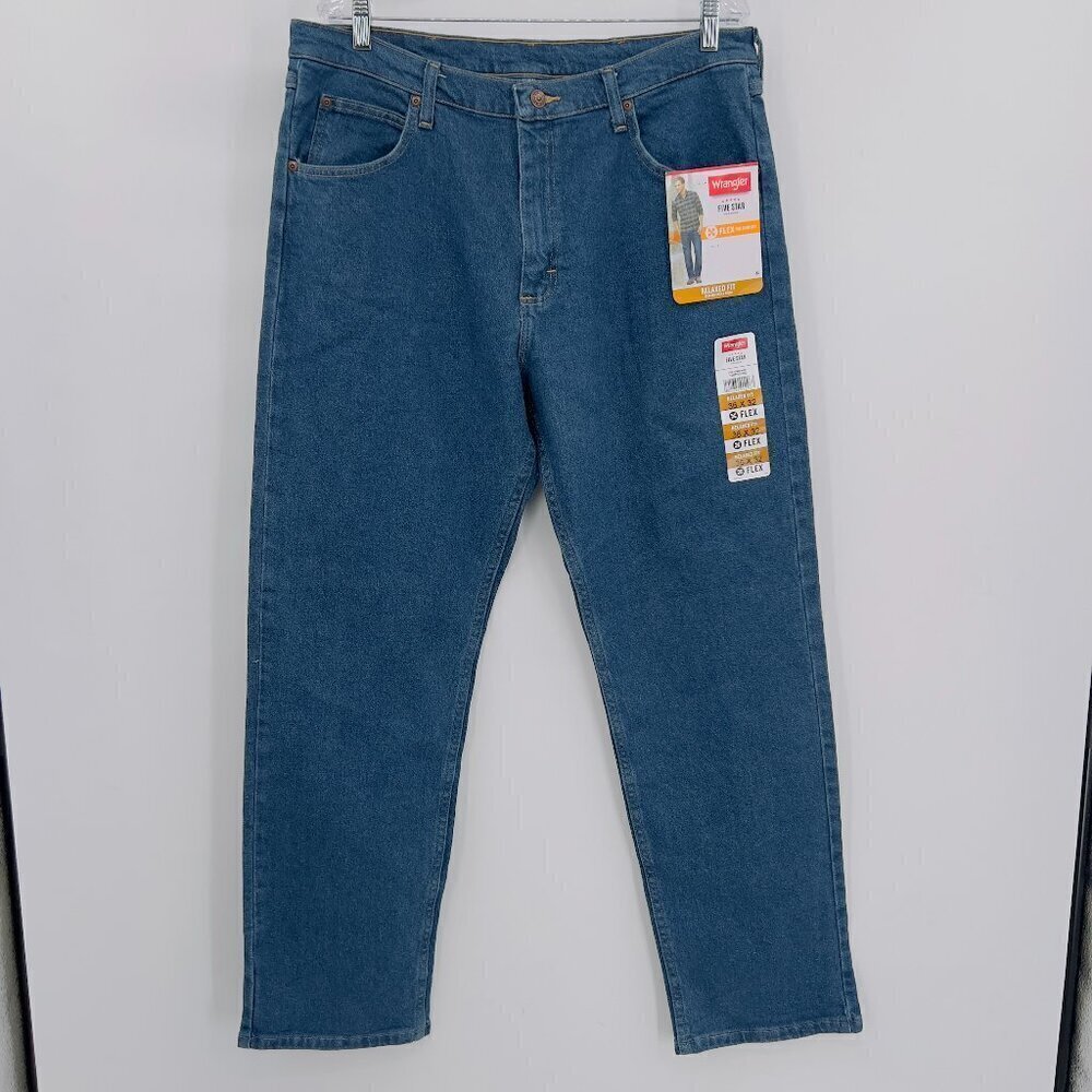 Wrangler Mens Jeans Relaxed Fit Flex Light Wash Denim 36X32 NWT